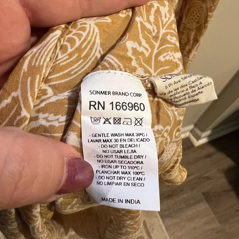 NWT Sonmer light weight Women’s mustard Floral dress with big sleeves - Picture 10 of 10